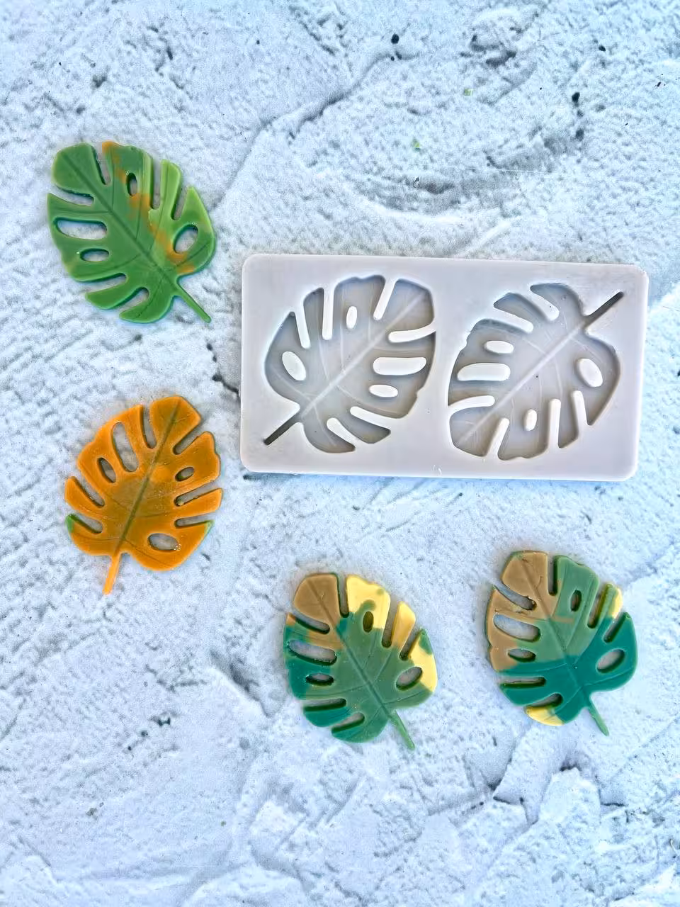 قالب سیلیکونی دو برگ هاوایی