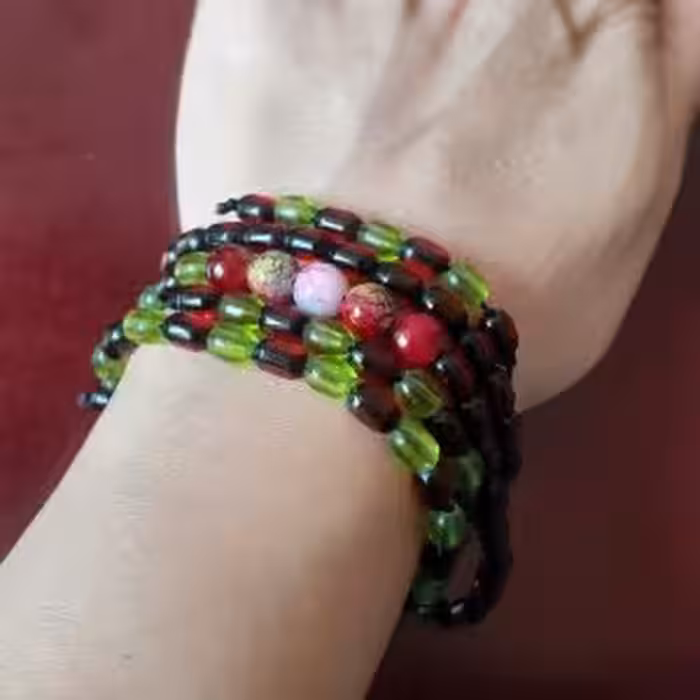 گردنبندودستبند دلگشا