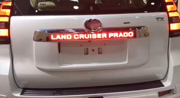زیوار بالا پلاک درب عقب با نور برای تویوتا پرادو 2018