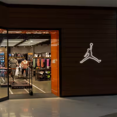 چراغ دیواری نئون دیزاین طرح Jordan_WHT