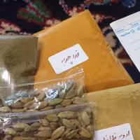 زردچوبه چارمینار اصل بسته پنجاه گرمی رنگ زعفرانی به غذا میدهد