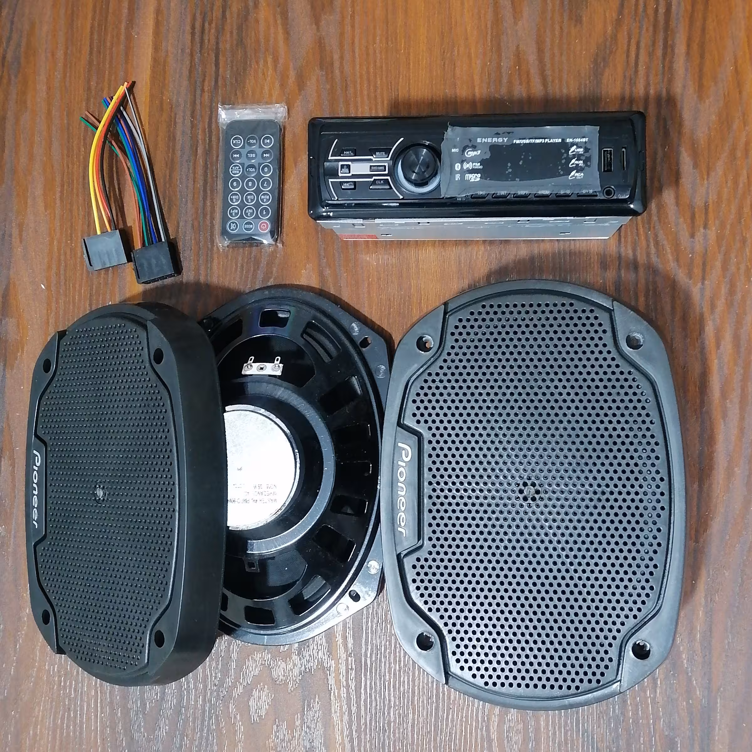 مجموعه ضبط بلوتوثی و یک جفت بلندگو خربزه ای باند و پخش ماشین ضبط قابلیت مکالمه دار هدیه کادو روز مرد تولد