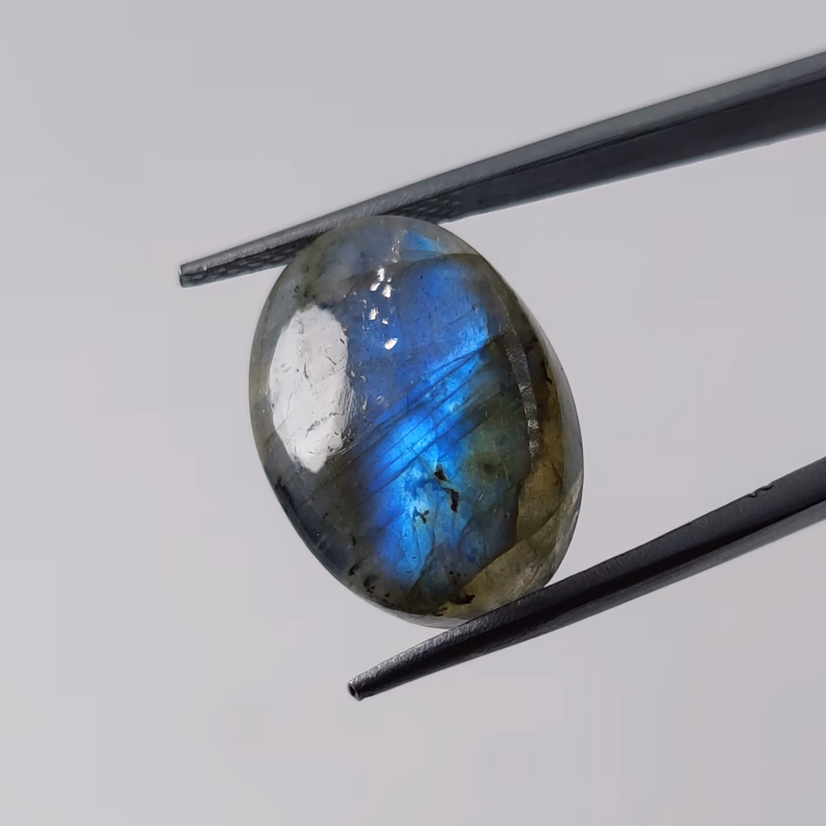 نگین با کیفیت سنگ لابرادوریت معدنی ماداگاسکار