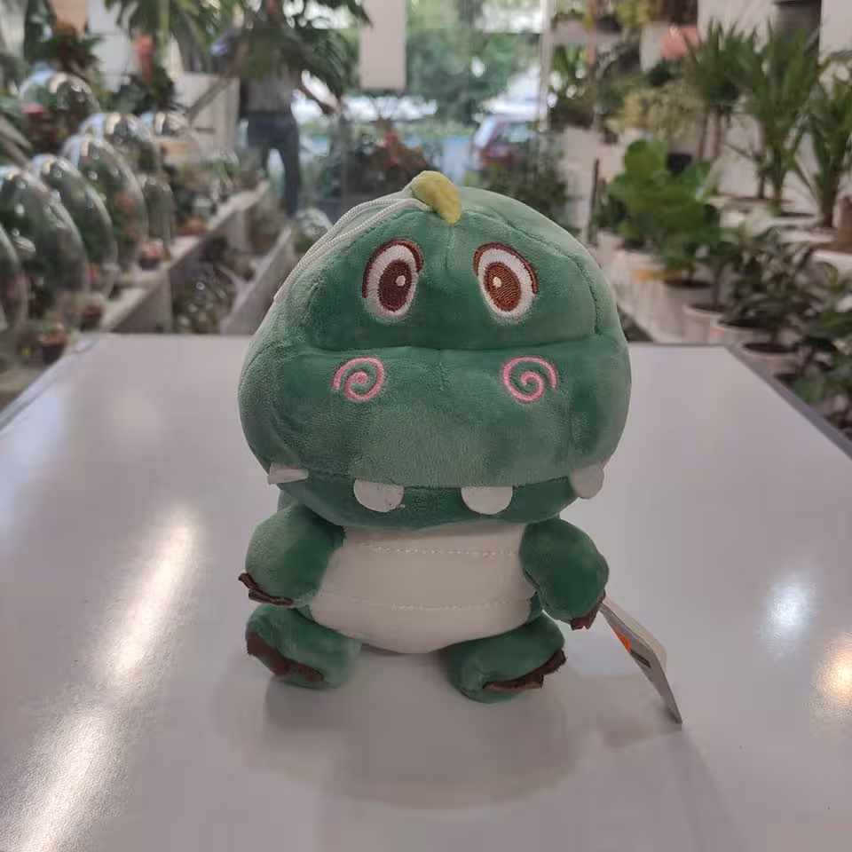 عروسک تمساح سبز در کرمان