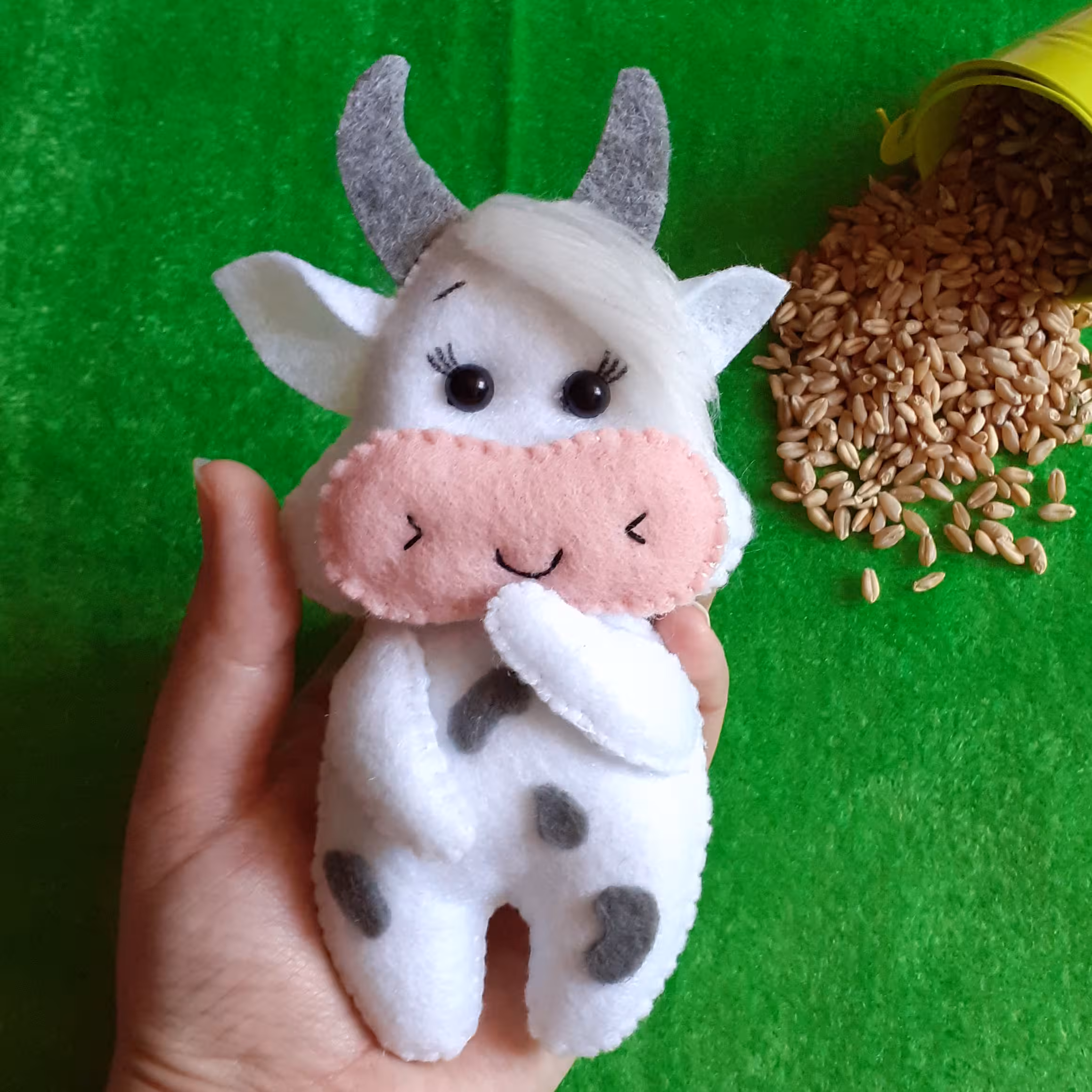 گاو نمدی
 نماد سال 1400