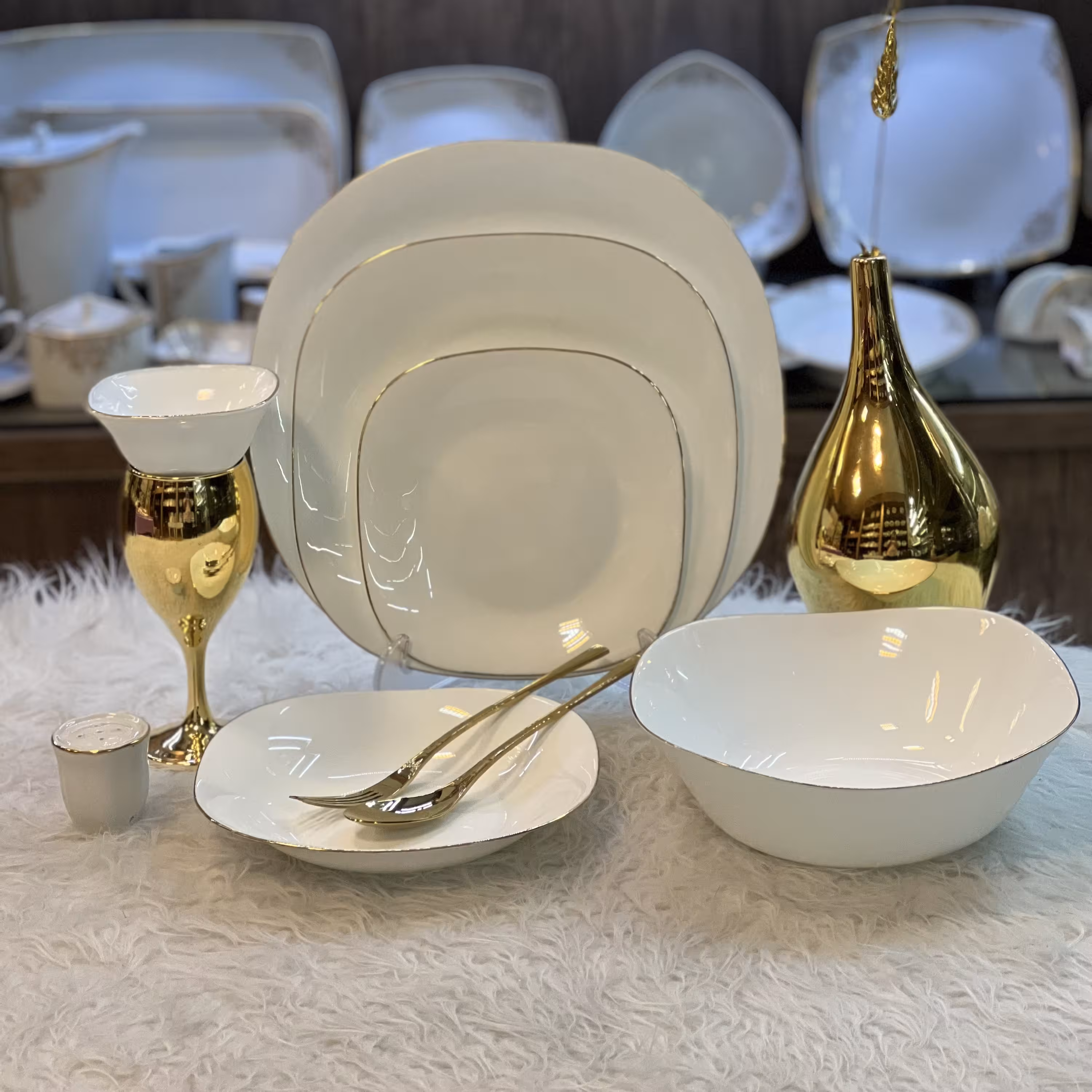 آرکوپال لبطلا ، ارکوپال لب طلا ، سرویس ، آرکوپال گرد لب طلا ارکوپال مربع لب طلا ارکوپال گرد کنگره ، ارکوپال پلنگ ، پلنگی