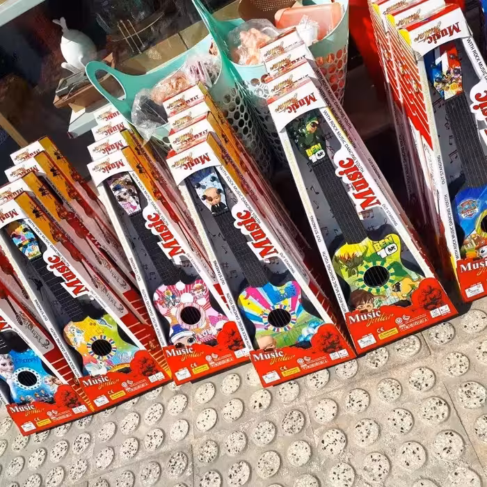 گیتار سایز متوسط  
 طرح شخصیت کارتونی