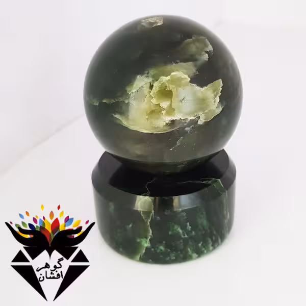 گوی یشم افغانی اصل با پایه سنگی یشم H3088