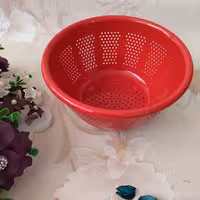 سبدتفاله گیر فلزی  قرمز رنگ 