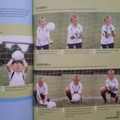 كتاب Junior Football اثر Ward and Lewin انتشارات Bounty