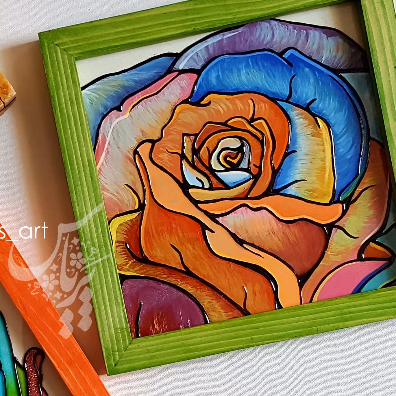 تابلو گل رُز چند رنگ نقاشی روی شیشه (ویترای) با قاب چوبی