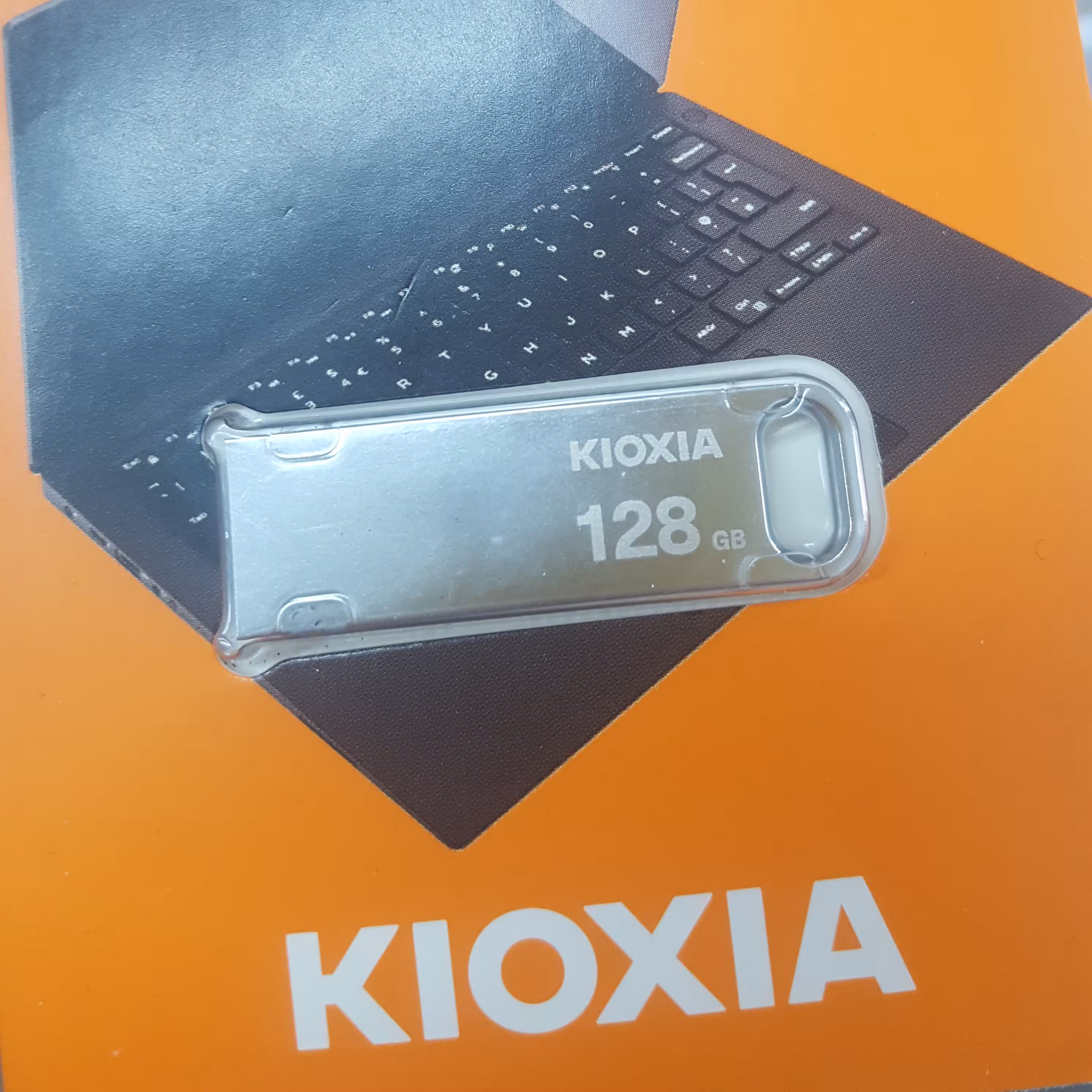 فلش مموری 128 گیگ usb 3.2 فلزی (حافظه فلش) KIOXIA 128GB 