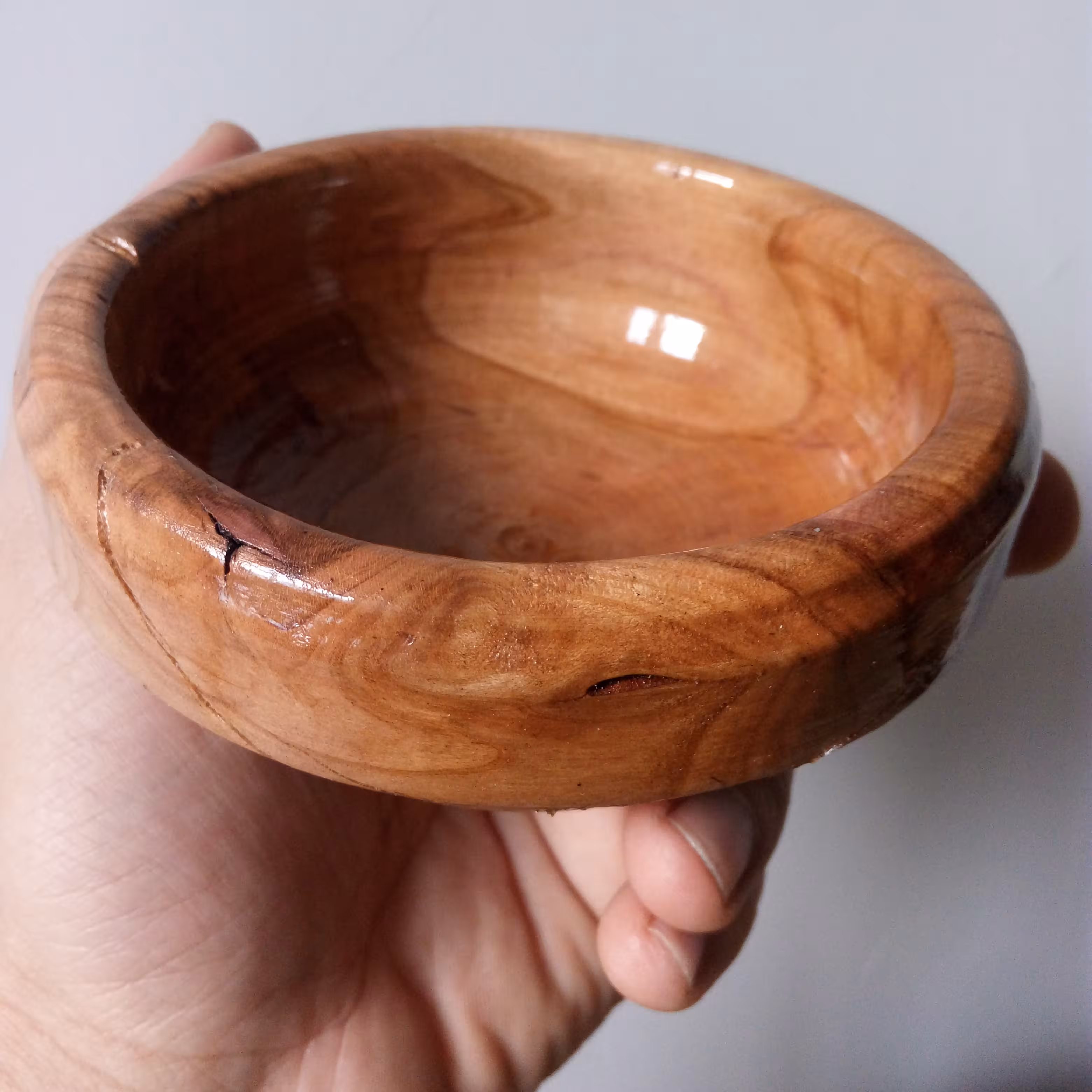 کاسه چوبی از جنس بادام