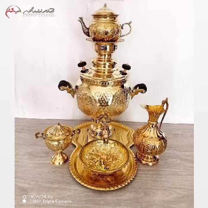 سرویس سماور 6 لیتری در طرح هخامنشی، قلم زنی شده با پارچ طرح شیردان، بدون تغییر رنگ، دارای ضمانت نامه