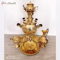 سرویس سماور 6 لیتری در طرح هخامنشی، قلم زنی شده با پارچ طرح شیردان، بدون تغییر رنگ، دارای ضمانت نامه