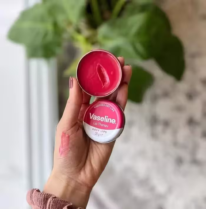 بالم لب کاسه ای وازلین، با عصاره گل رز، مدل Vaseline Lip Therapy ROSY LIPS