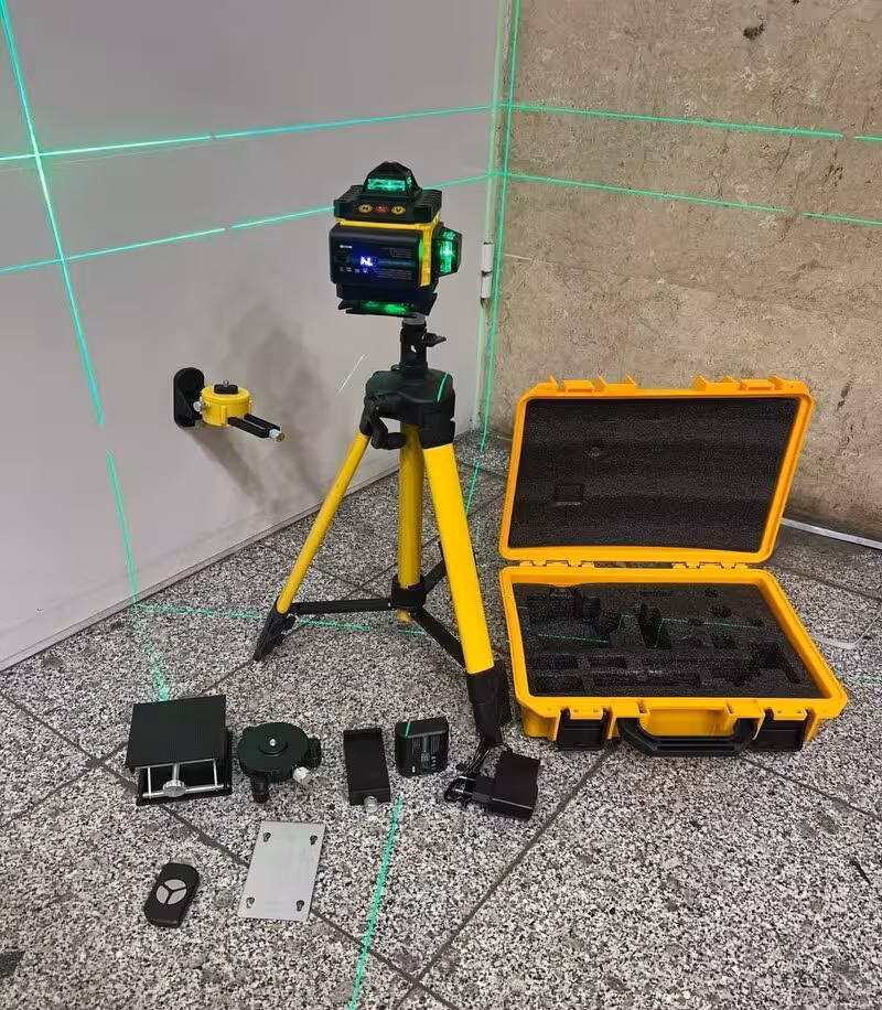 تراز لیزری طرح دیوالت نور سبز شارژی ریموت دار 4 خط