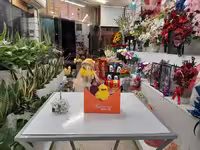باکس هدیه شکلات و عروسک روسی و جوجه