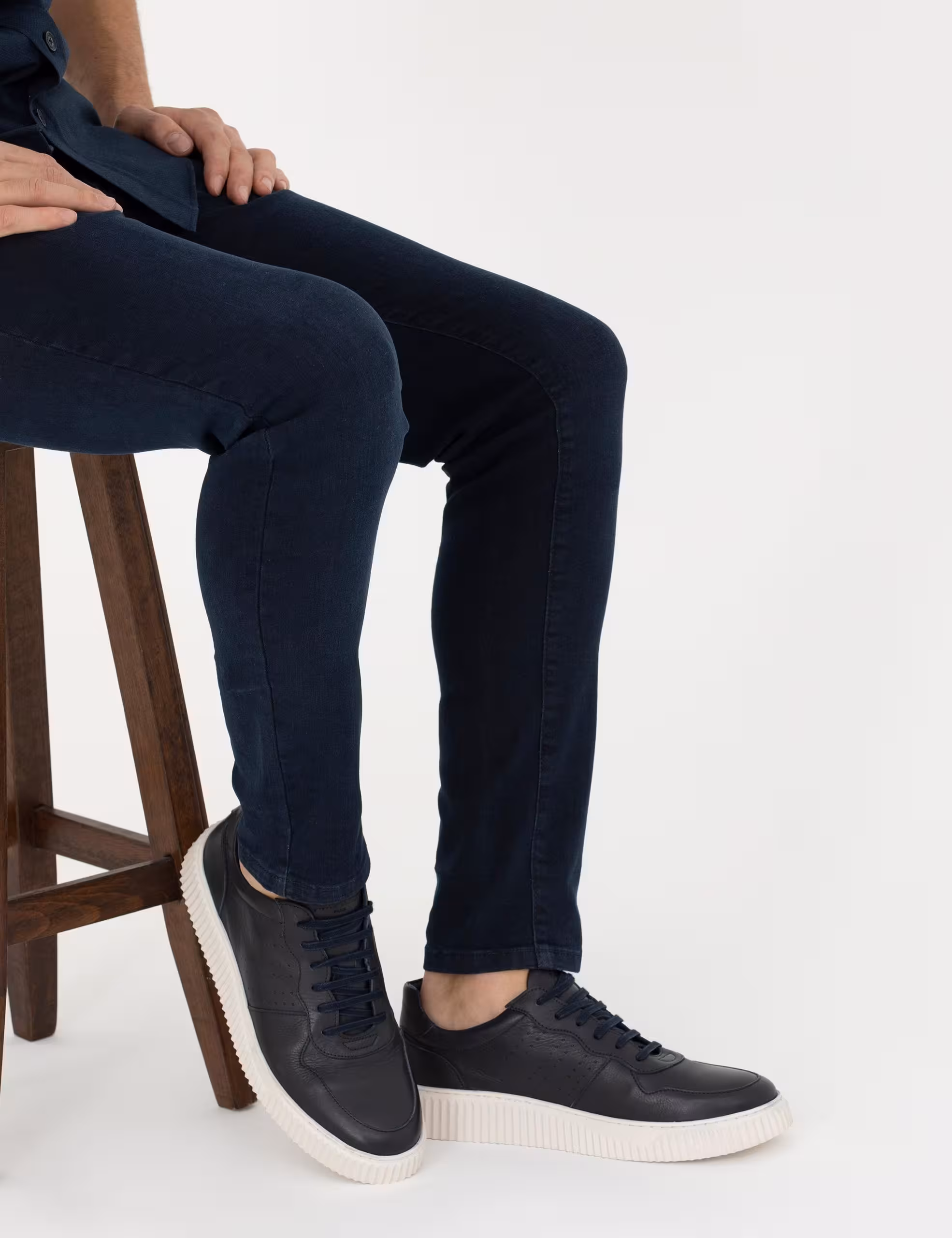 کفش کتانی و اسپرت مردانه سرمه ای پیرکاردین