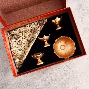 پک هدیه مهر و مس شب یلدا – ست کامل ظروف مسی، رومیزی قلمکار و جعبه هاردباکس