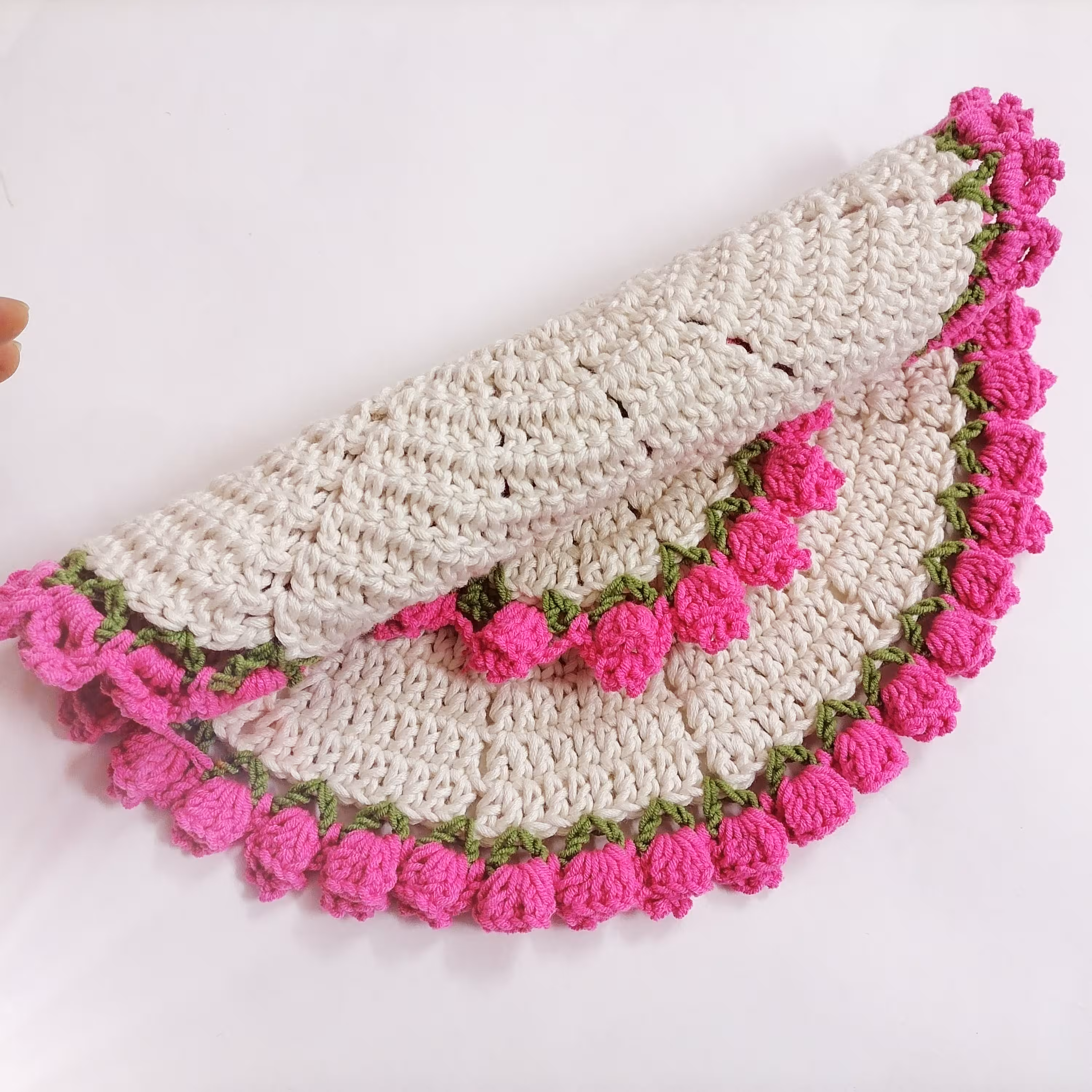 رومیزی بافتنی طرح کل لاله بسیار زیبا و طرح جدید  (یک عدد)