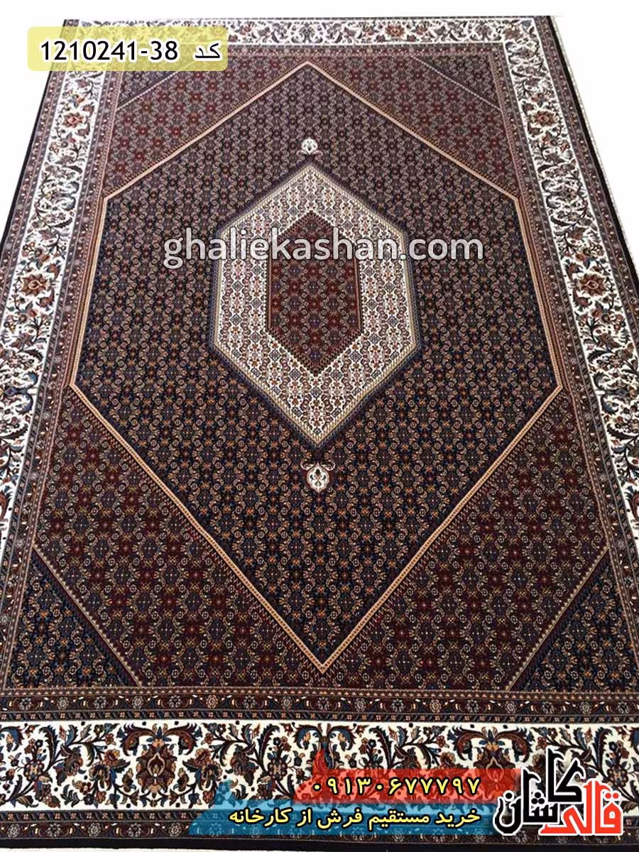 فرش طرح 700 شانه ( 500 شانه ) طرح بیجار زمینه سرمه ای کاشان