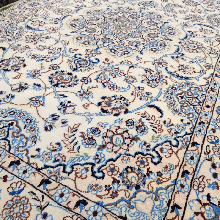 فرش دستباف سه متری طرح نایین مدل حریر HA