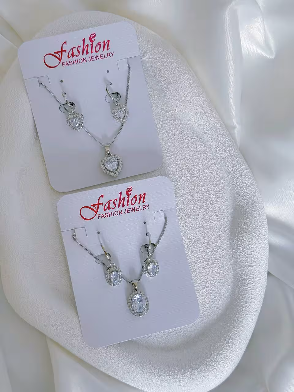 نیمست مجلسی/گردنبند گوشواره/ضدحساسیت/گردنبند دارای زنجیرباقابلیت تنظیم ارتفاع/نگین مخراج کاری شده/کیفیت بالا