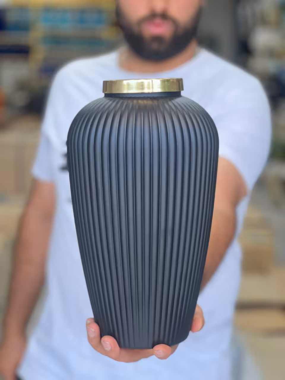 گلدان شیشه ای مشکی مات مدل بهار خط دار