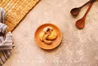 بشقاب چوبی رها