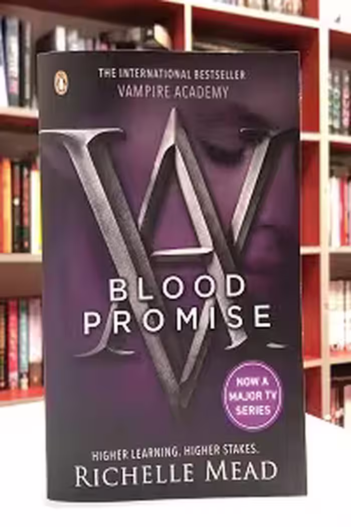 Vampire Academy 4: Blood Promise اثر Richelle Mead