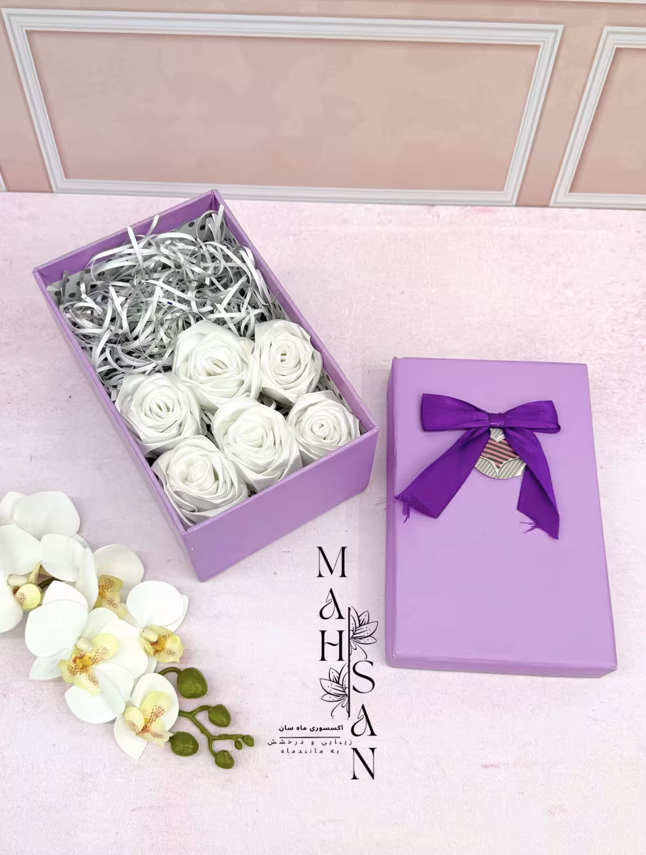 باکس گل رز کادویی طرح پاپیون بنفش هدیه خاص و به یاد ماندنی