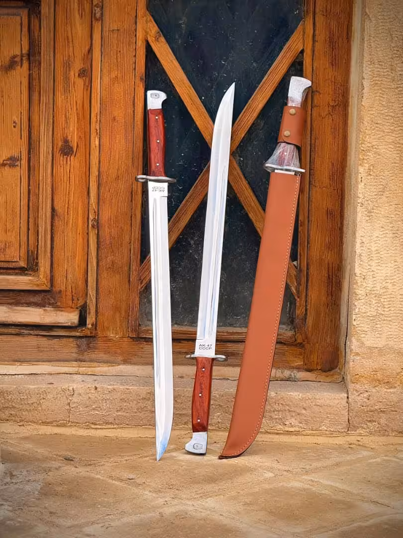 بامبو سرنیزه ak47  بهمراه غلاف چرمی  تیغه فولاد