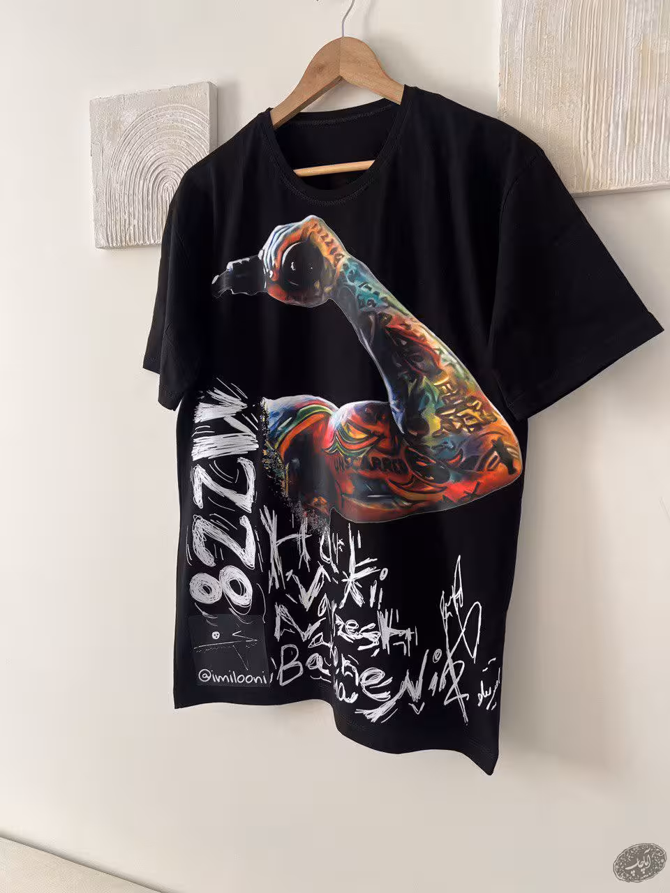 تیشرت طرح دست تتلو