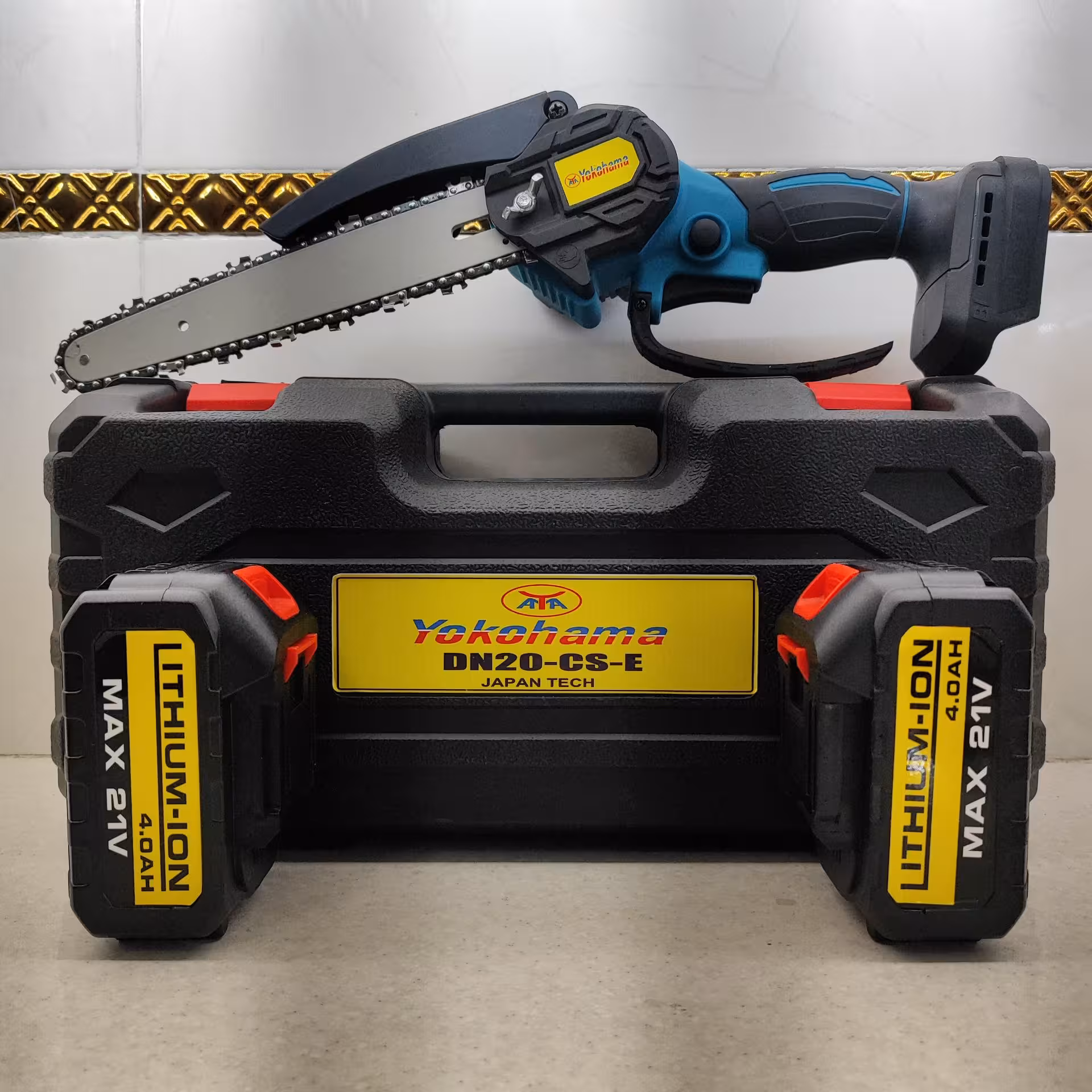 اره زنجیری 20 سانت شارژی 21 ولت یوکوهاما تحت لیسانس ژاپن دوباتری همراه لوازم جانبی و کیف اره شارژِی 20 سانت یوکوهاما یوکوهاما