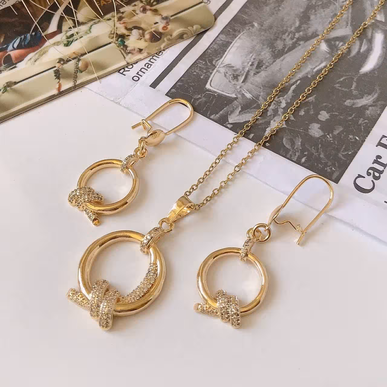 نیم ست زنانه نگینی استیل طلایی مارک cm