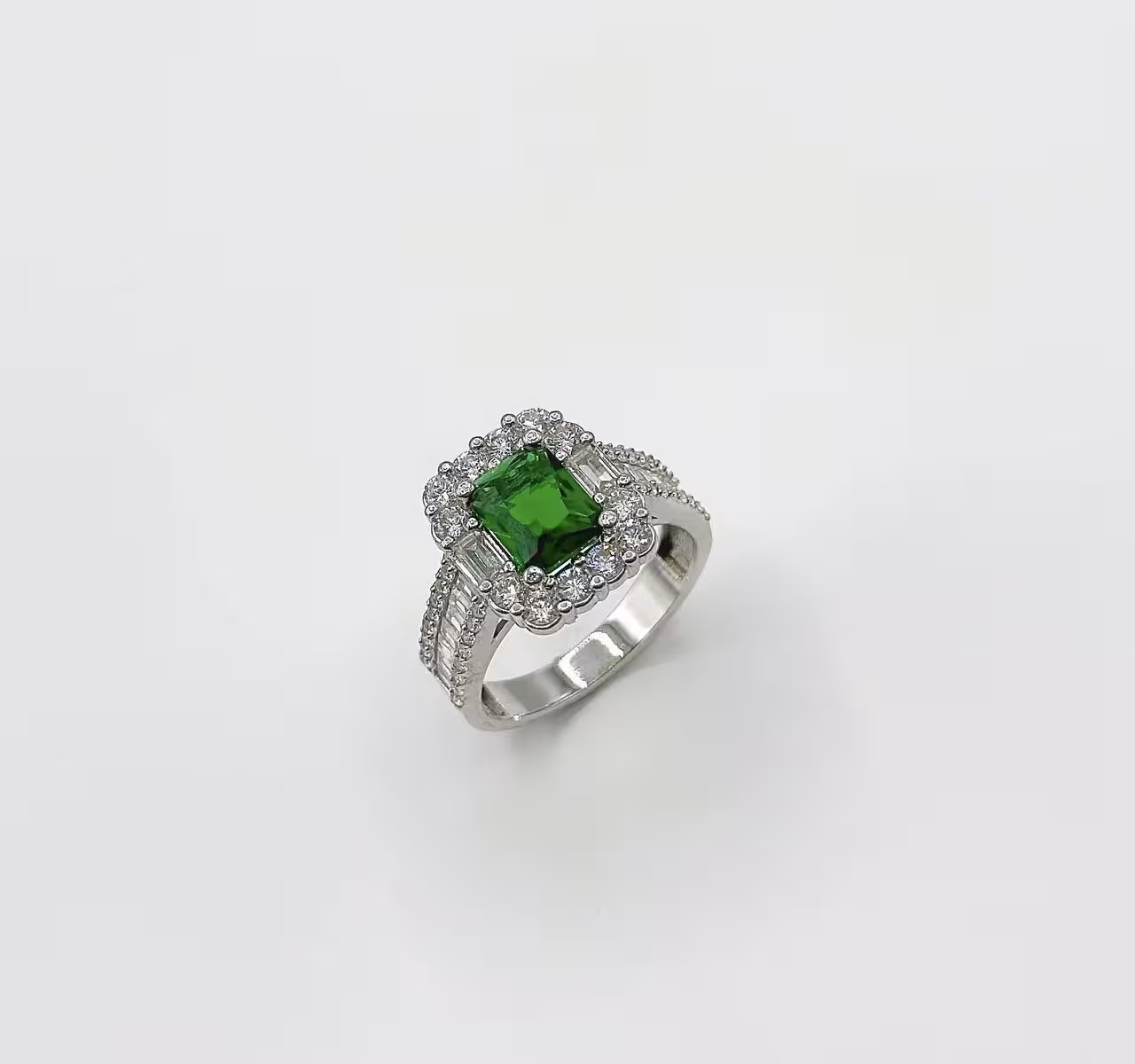 انگشتر زمرد جواهری نقره زنانه کد 10702