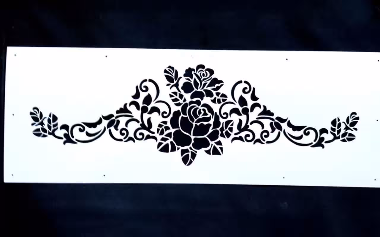 استسیل دور کیک طرح حاشیه و گل رز