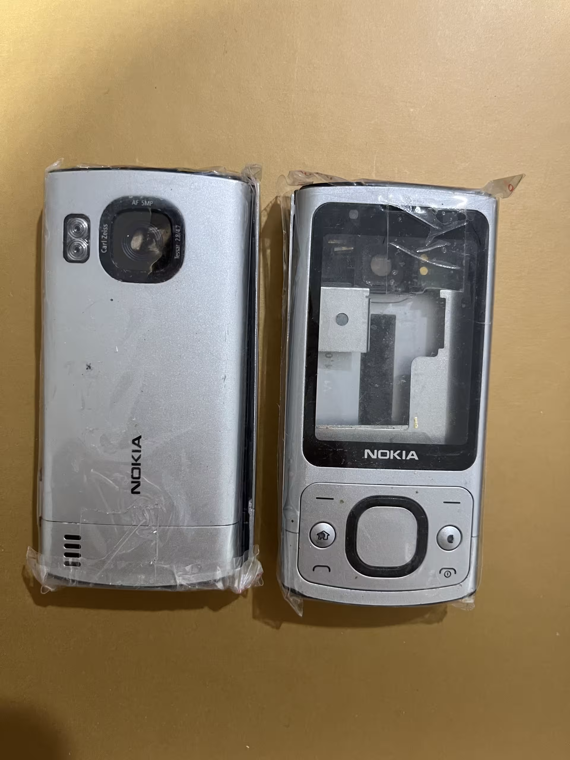 قاب نوکیا NOKIA 6700S رنگ سیلور جنس فابریک در حد آک “اصالت کالا”:”اورجینال”