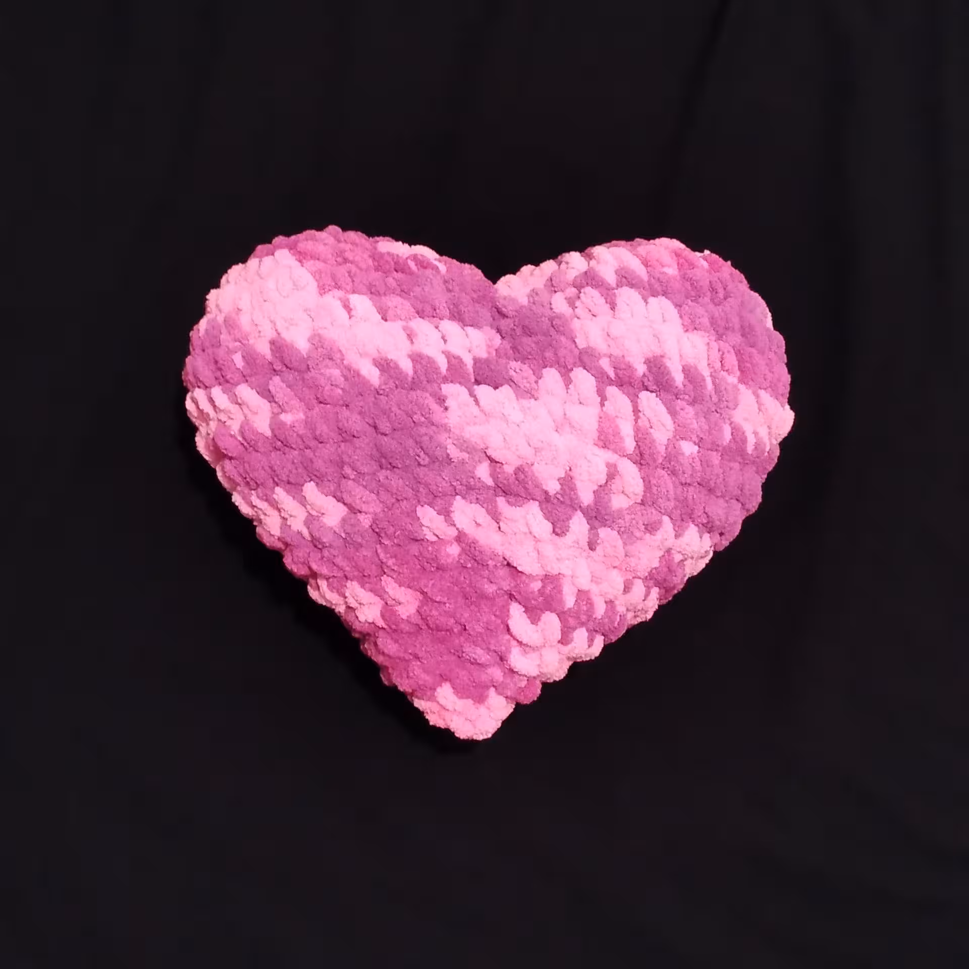 کوسن قلب، بافته شده با کاموای پافی