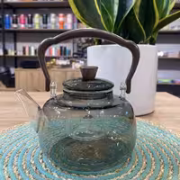 قوری پیرکس دودی دسته چوبی 1 لیتری