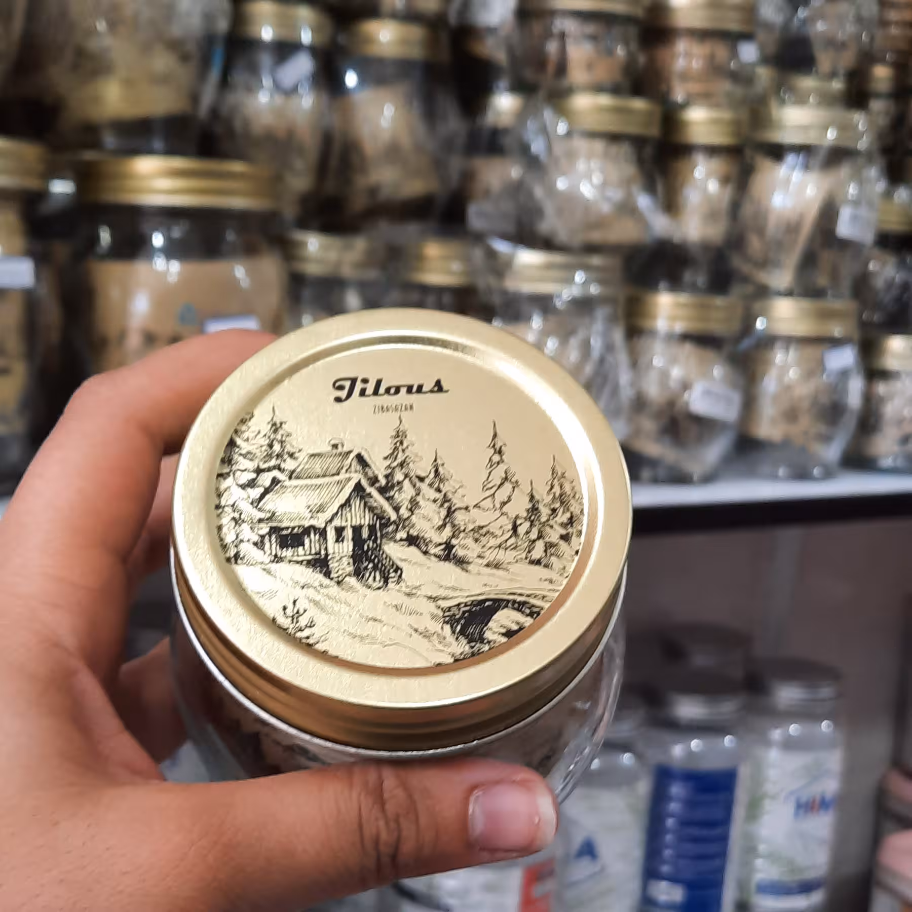 جا حبوباتی شیشه ای بانکه درب فلزی طلایی سایز 5 برند زیبا سازان