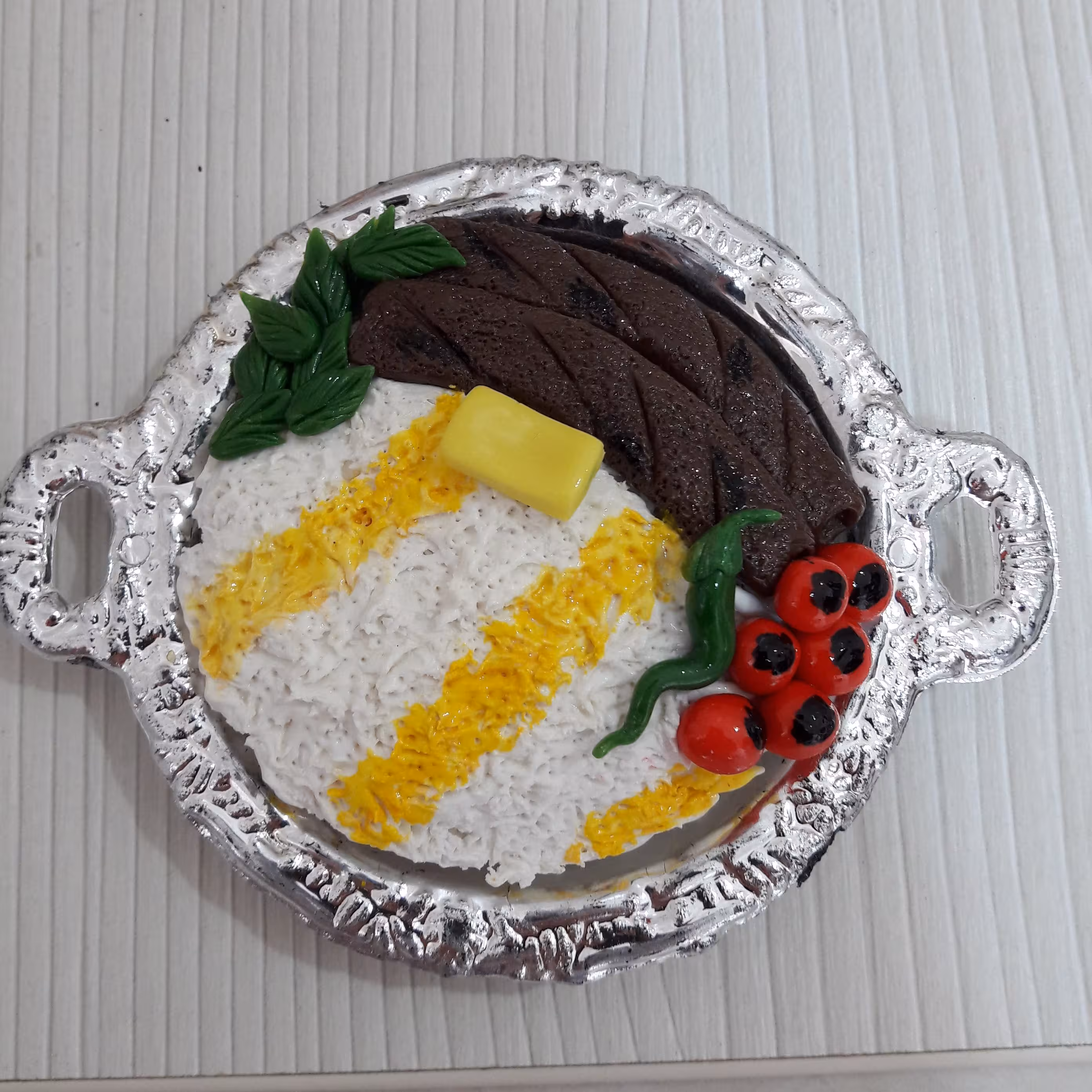مگنت خمیری دیس برنج و کباب همراه مخلفات امکان تعیر مخلفات داخل دیس برنج و کباب
