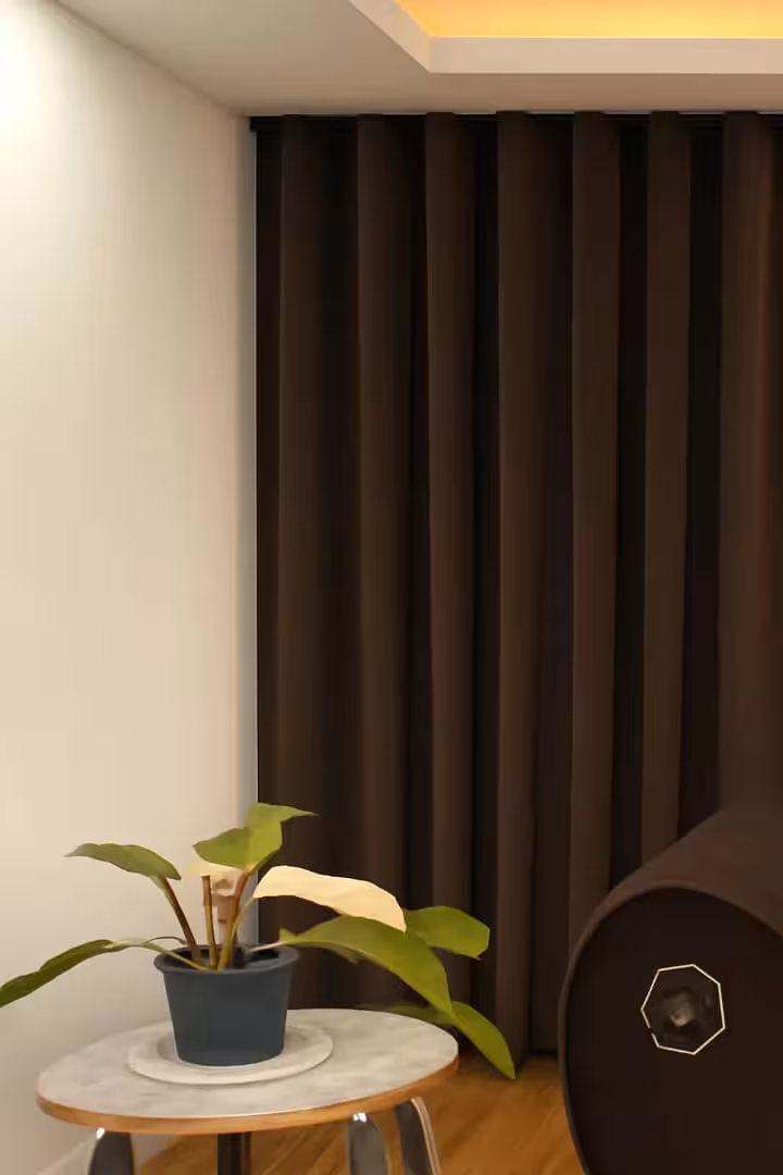 پرده مینیمال مخمل ساده قهوی ای سوخته کد 36