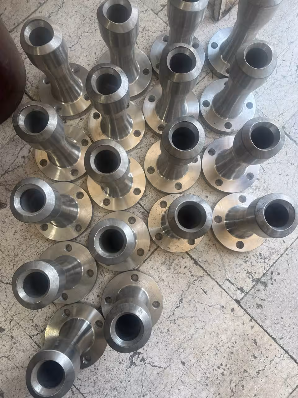 فلنجولت گلودار سایز 1 1/2 اینچ کلاس 150 ریس فیس به طول کل 210میلیمتر از جنس SA 182F53