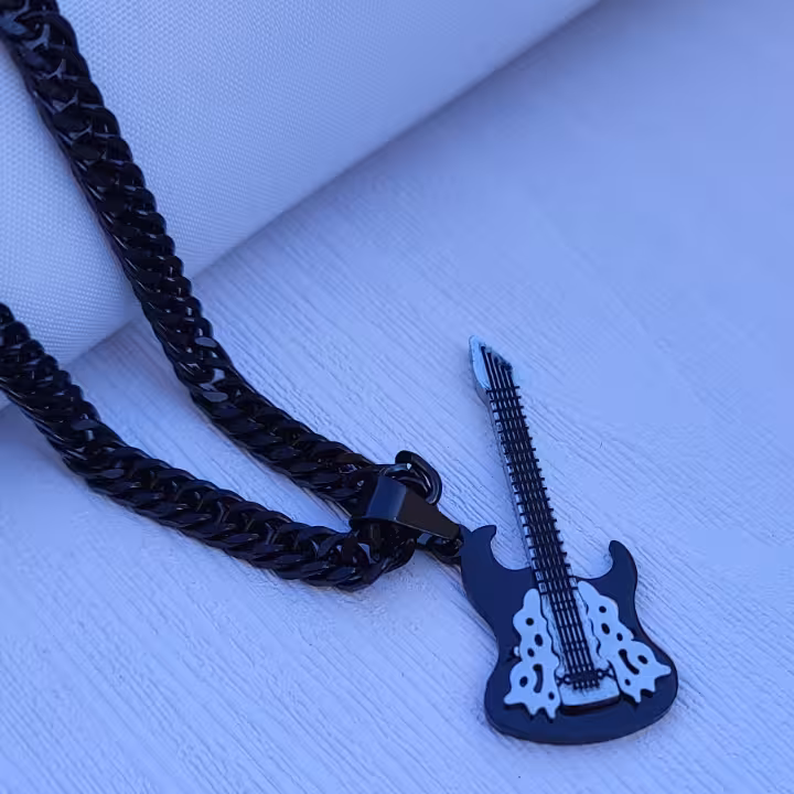 گردنبند گیتار مشکی همراه زنجیر 4 میل