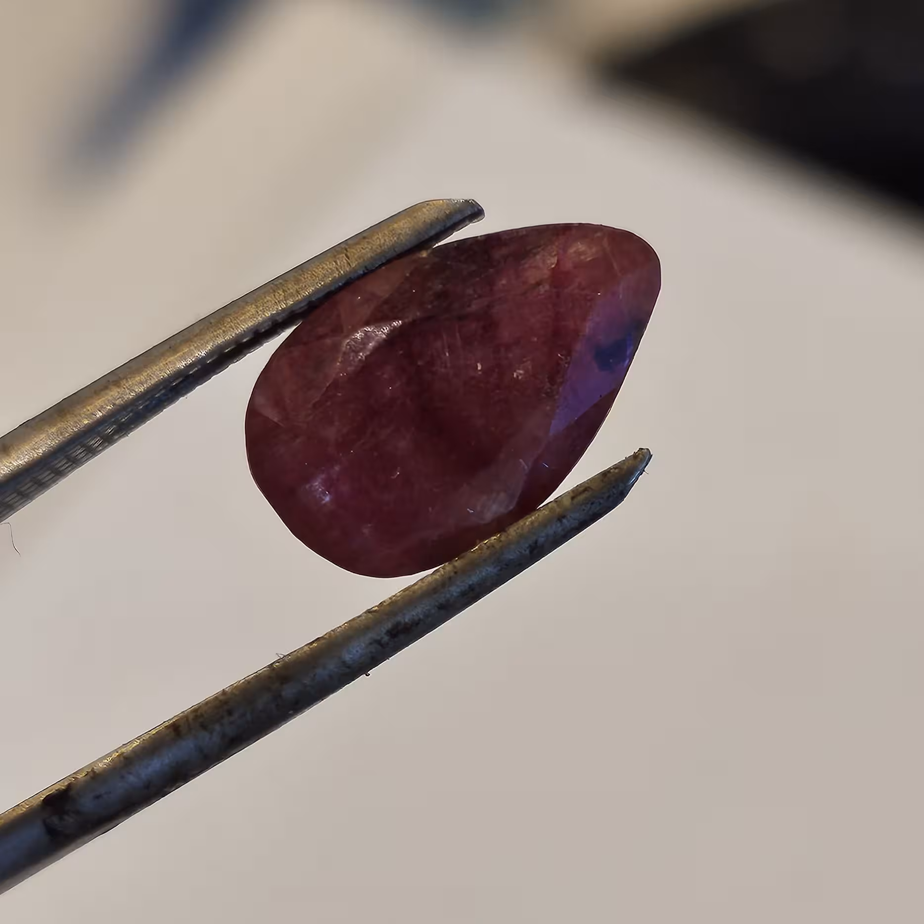 نگین اشکی یاقوت هندی معدنی سرخ یک گرم و صد