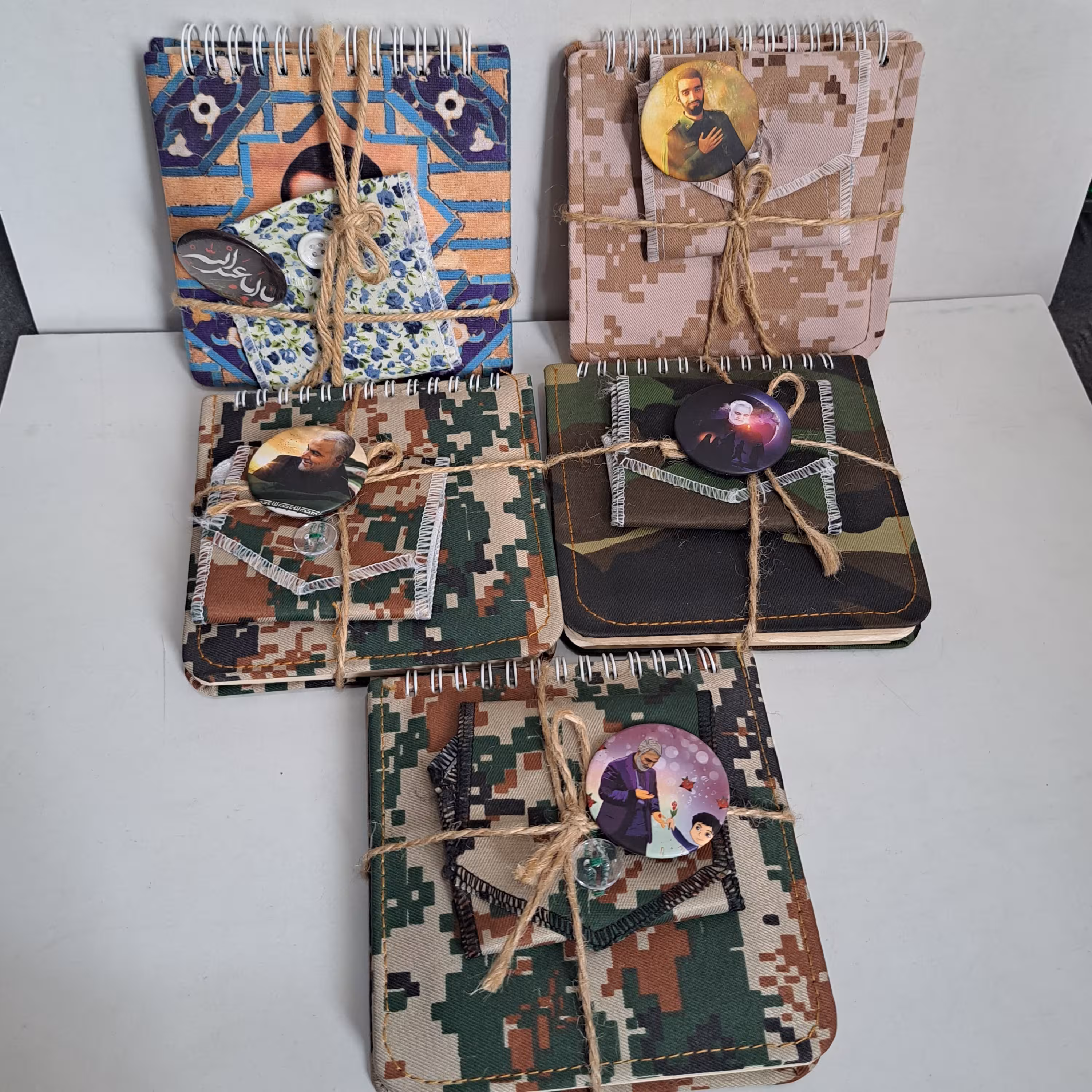 بسته جامهری و پیکسل به همراه دفترچه نظامی 15 در 15 شهید حججی شهید سلیمانی 