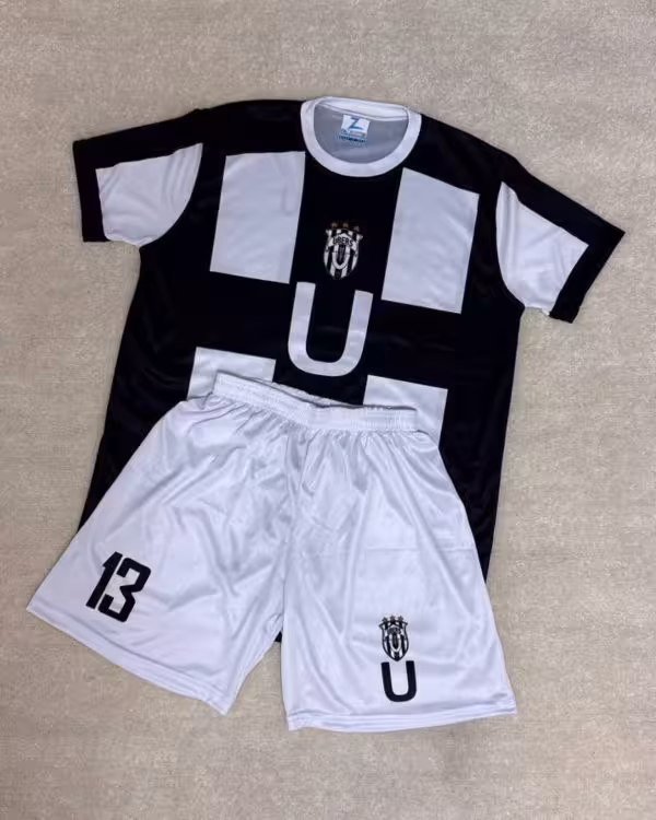 کیت یوونتوس – بارو