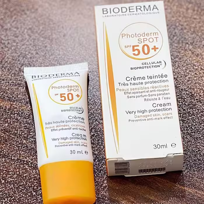 کرم ضد آفتاب مدل فتودرم اسپات SPF50 حجم 30 میل بدون رنگ